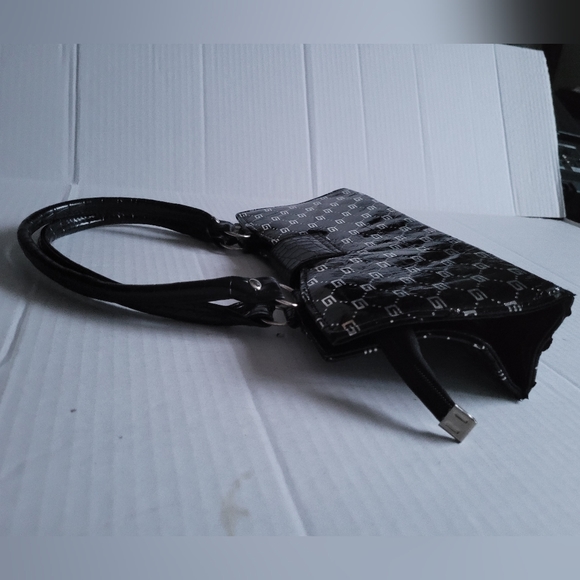 Charkorn Black Magnetic Clasps Handbag Made in Thailand - Picture 5 of 13